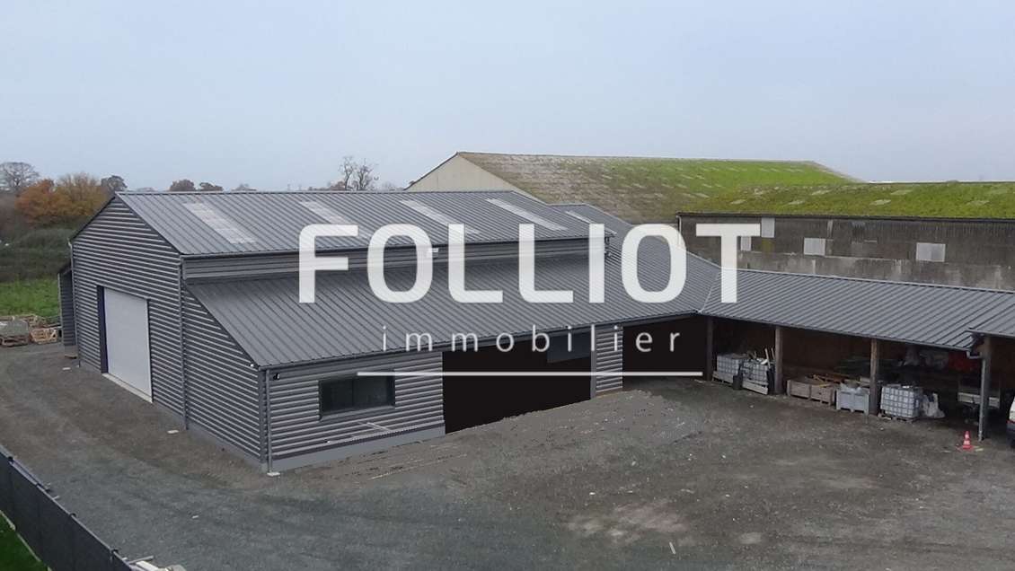 A louer local commercial neuf de 382m² à Periers 