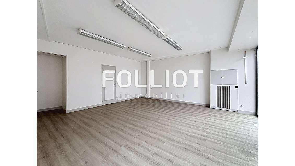 A louer local commercial de 55m² à Periers 