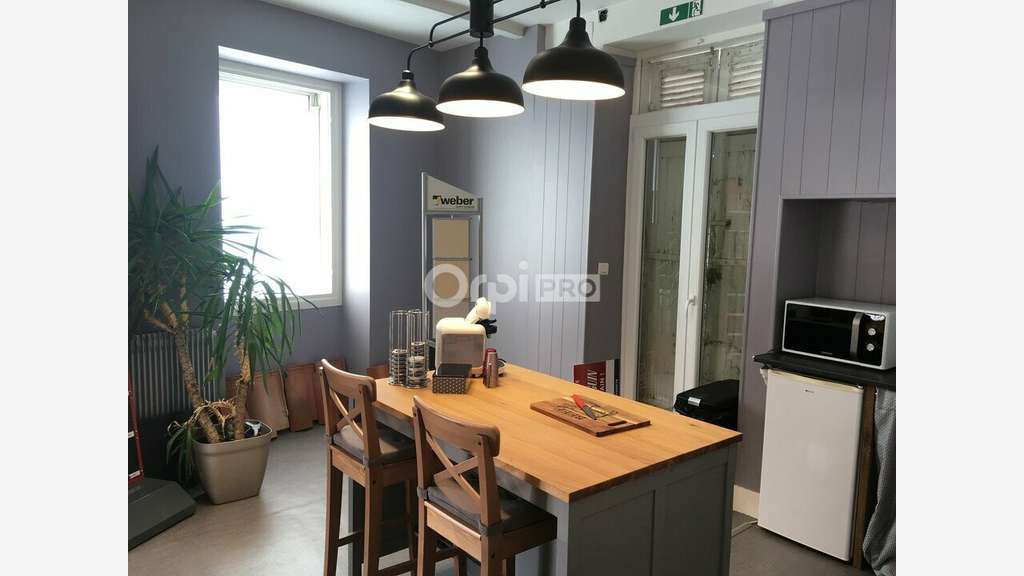 Local 75m² avec grande vitrine à louer à Périgueux