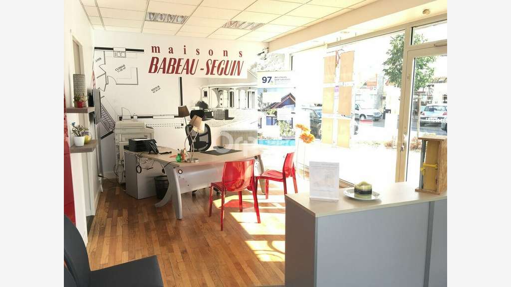 Local 75m² avec grande vitrine à louer à Périgueux