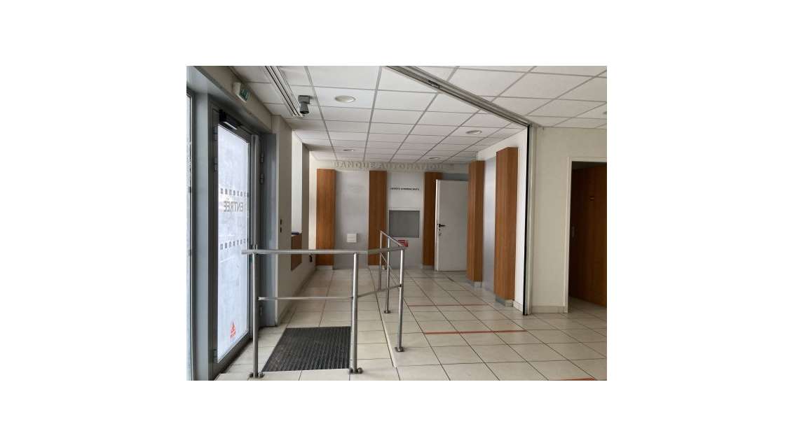 A louer local en angle de rue 268m² à Perpignan