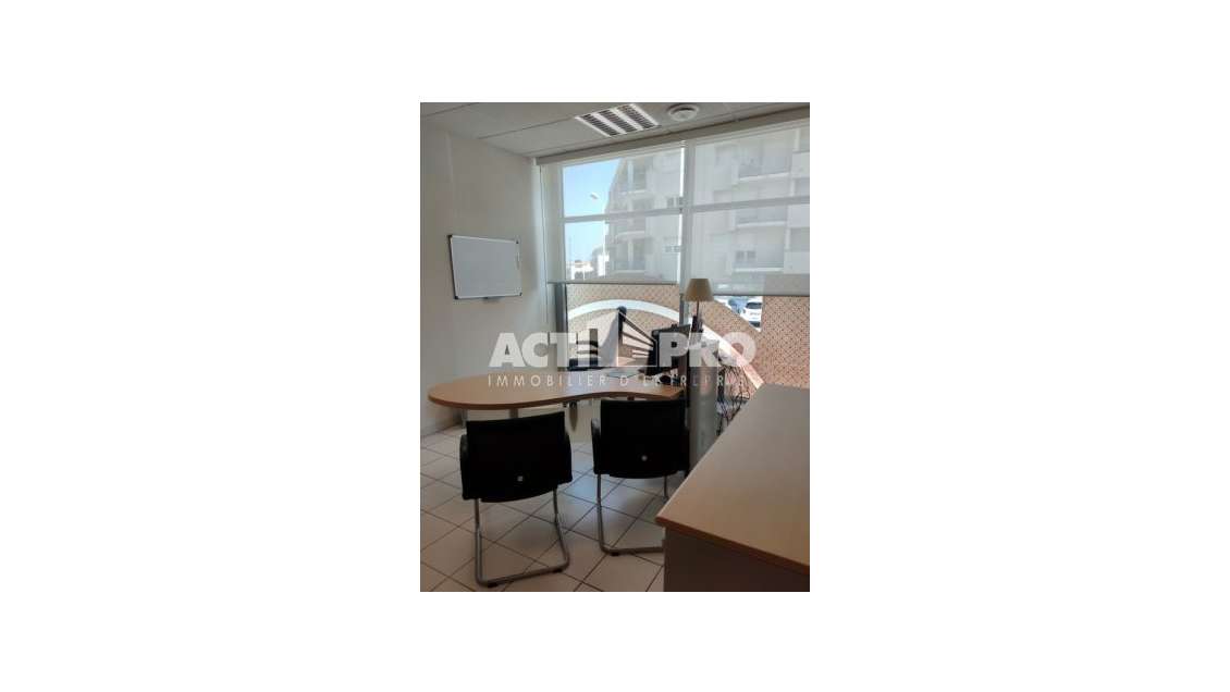 A louer bureaux 542m² places de parking Perpignan