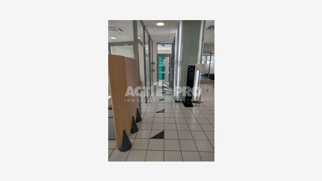 À louer bureaux/agence 542m² + parking Perpignan