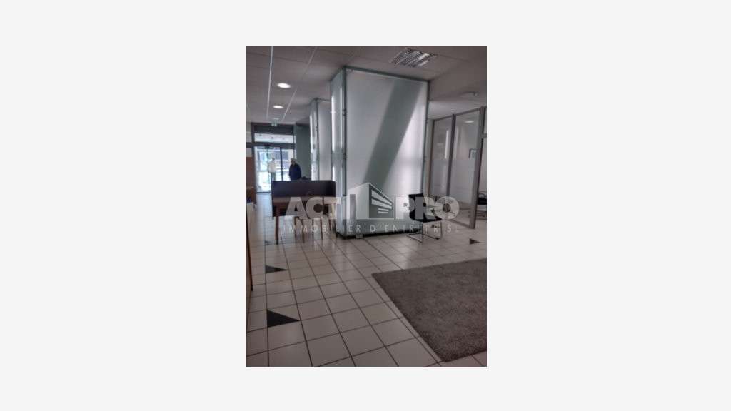 À louer bureaux/agence 542m² + parking Perpignan