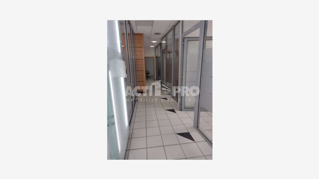 À louer bureaux/agence 542m² + parking Perpignan