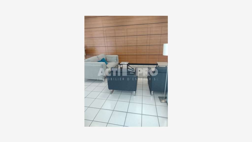 À louer bureaux/agence 542m² + parking Perpignan
