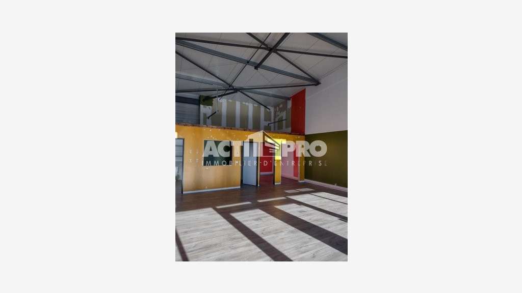 À louer local commercial 82m² Perpignan Polygone