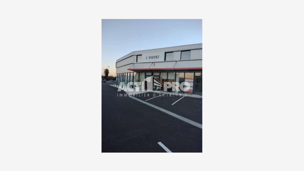 À louer local commercial 82m² Perpignan Polygone