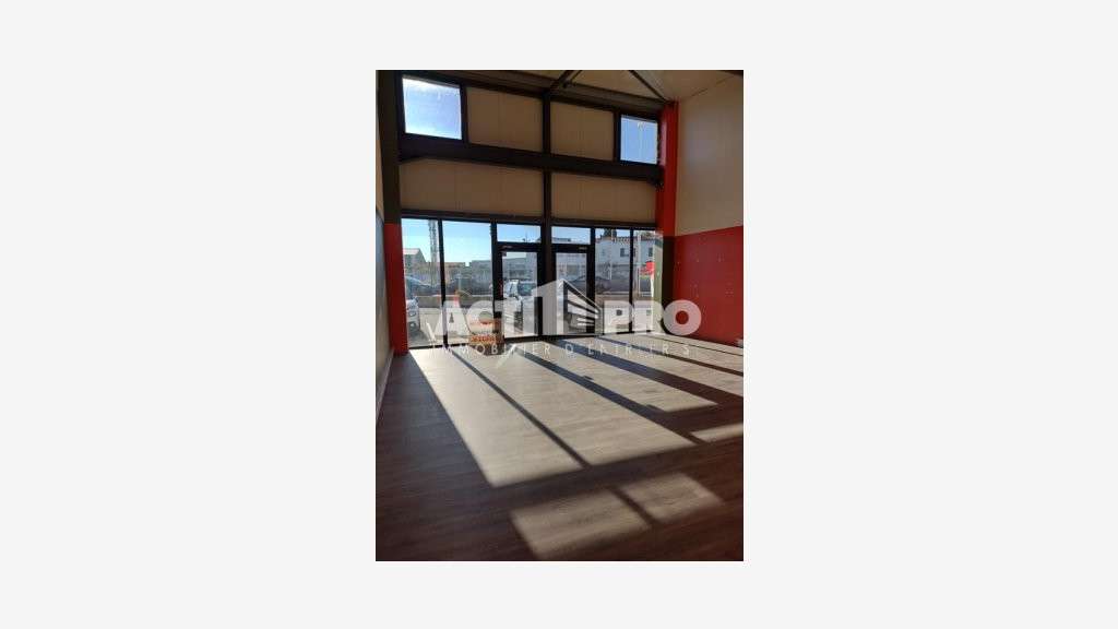 À louer local commercial 82m² Perpignan Polygone