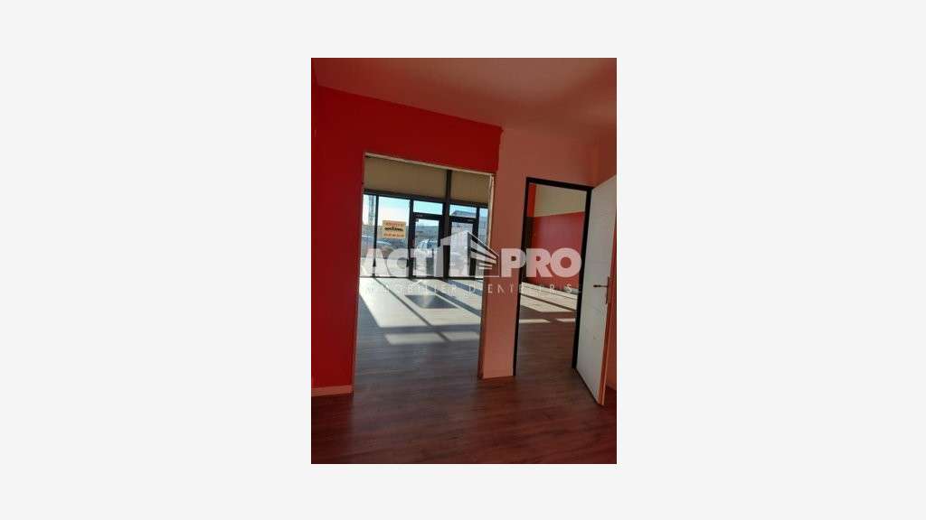 À louer local commercial 82m² Perpignan Polygone