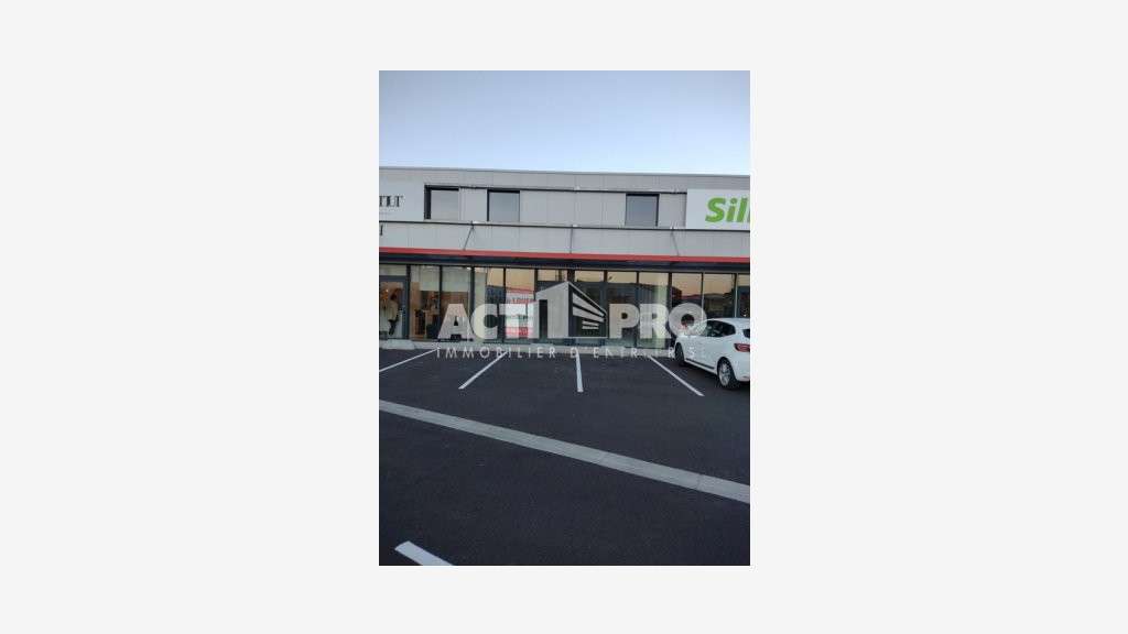 À louer local commercial 82m² Perpignan Polygone