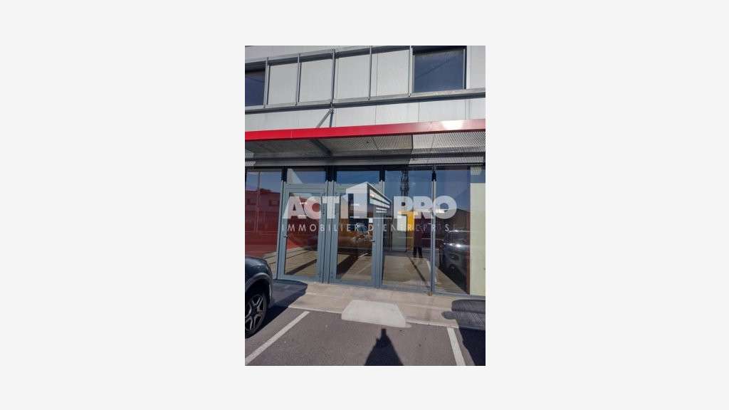 À louer local commercial 82m² Perpignan Polygone