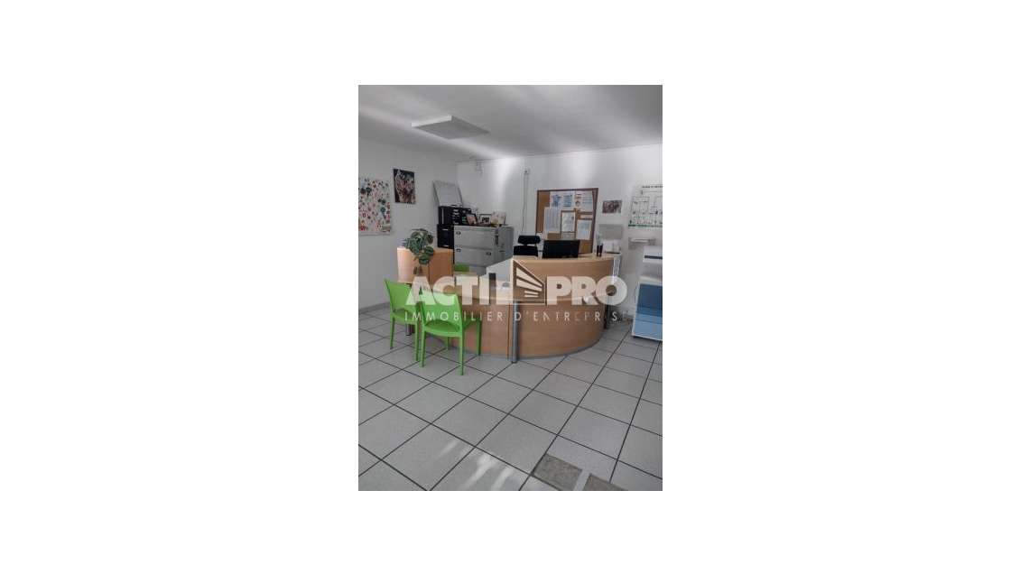 A louer bureaux  250m² R+1 à Perpignan Université 