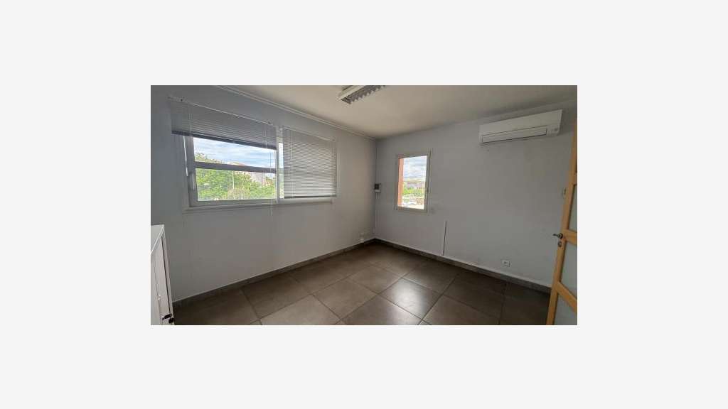 A louer local commercial de 108m² à Perpignan