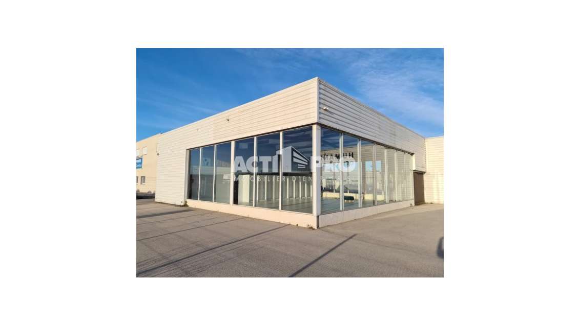 A louer murs commerciaux 225m² à Mas Guérido