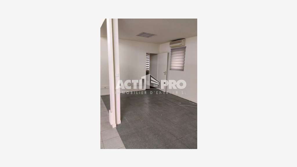 A louer murs commerciaux 225m² à Mas Guérido