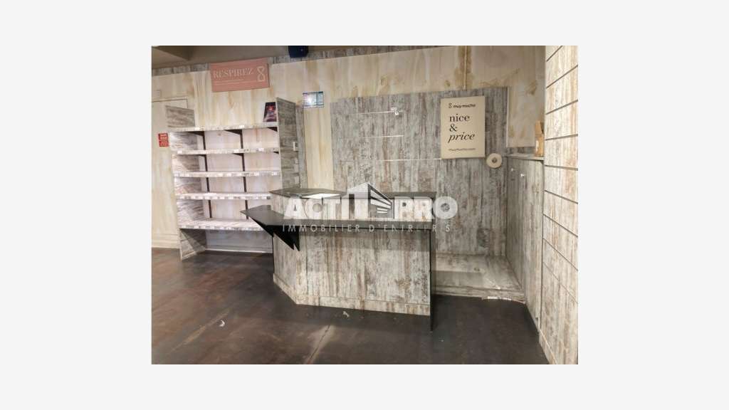 À louer local commercial 230 m² à Perpignan