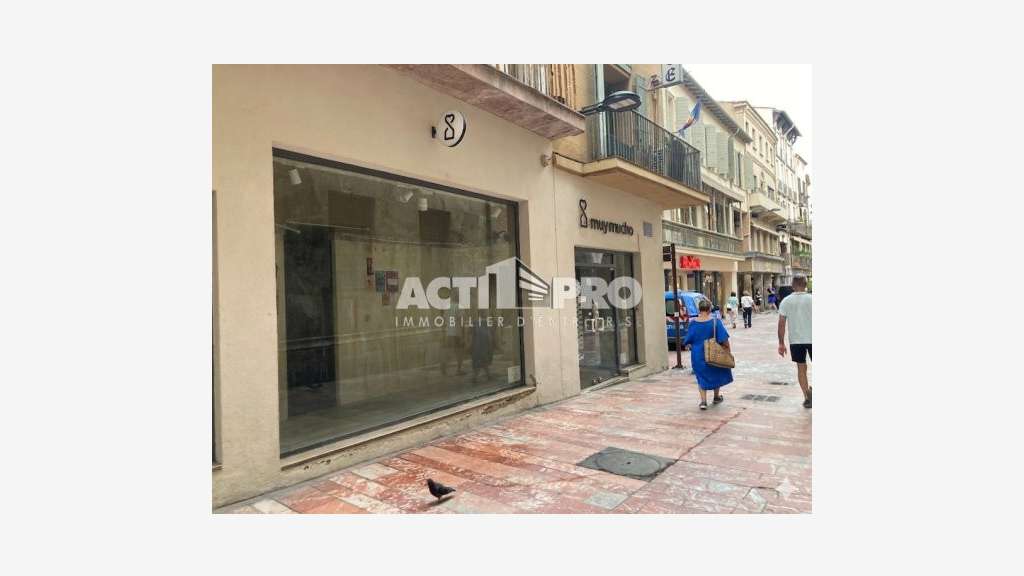 À louer local commercial 230 m² à Perpignan