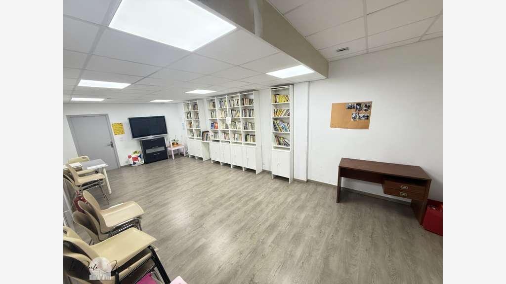 À louer Murs commerciaux rénovés de 120 m² Pe