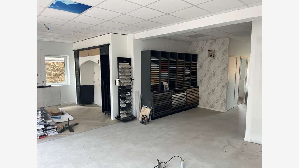 A LOUER LOCAL COMMERCIAL OU PREFESSIONNEL PERROS-G