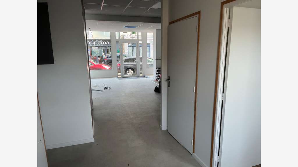 A LOUER LOCAL COMMERCIAL OU PREFESSIONNEL PERROS-G