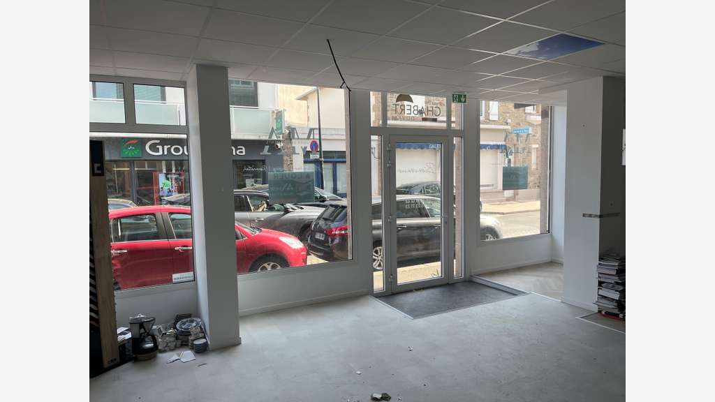 A LOUER LOCAL COMMERCIAL OU PREFESSIONNEL PERROS-G