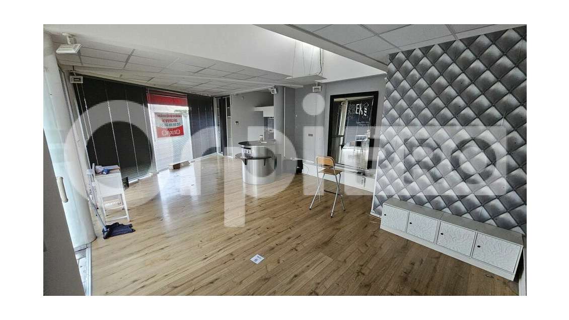 Local commercial 57m² à louer axe majeur de Pessac