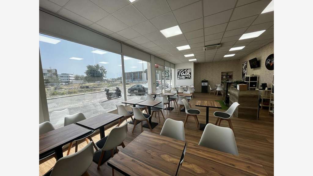 Local commercial de 75m² à louer en RDC à Pessac