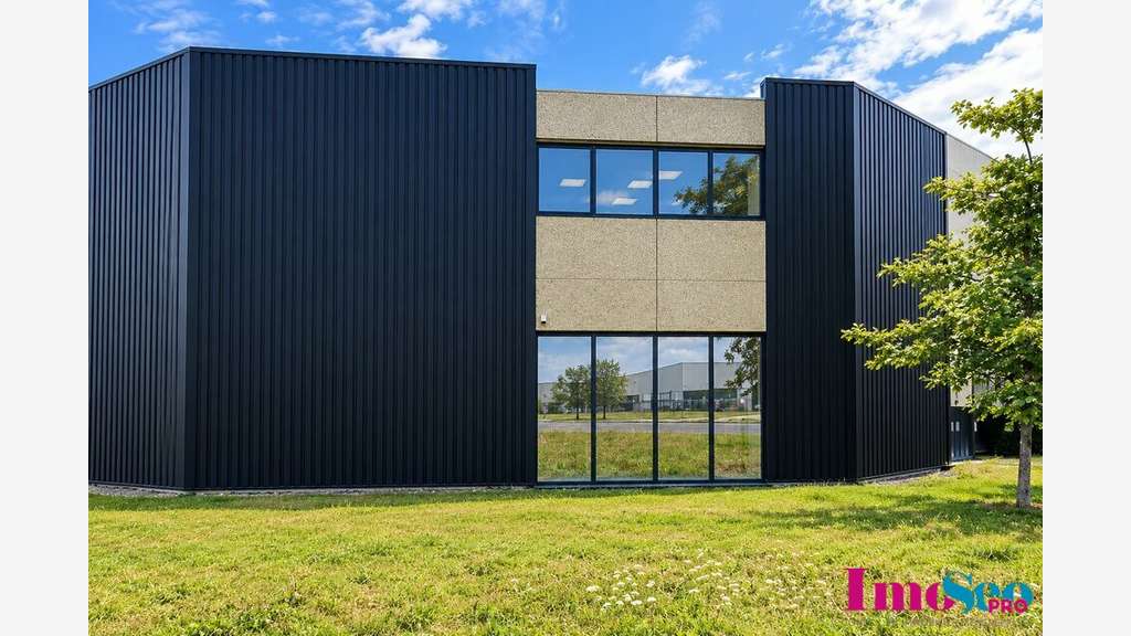 Local commercial de 210m² à louer en zc de Pessac