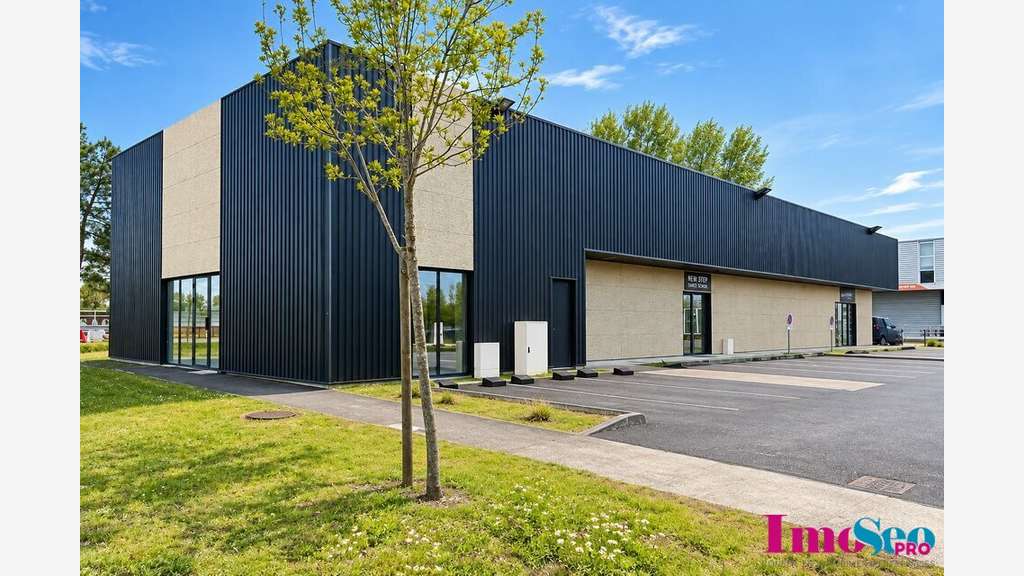 Local commercial de 210m² à louer en zc de Pessac