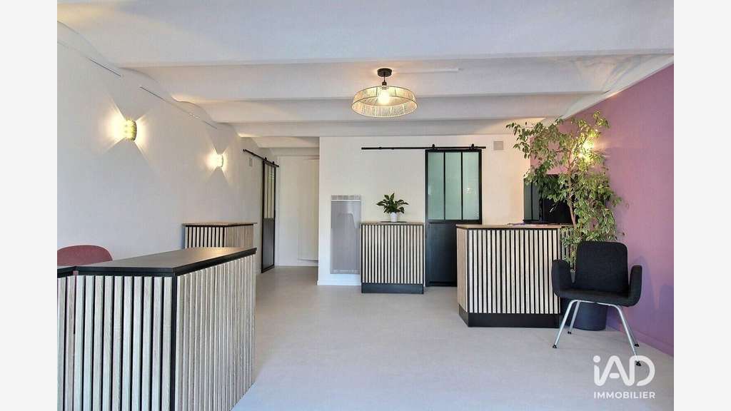 A louer local professionnel rénové 60m² à Peynier