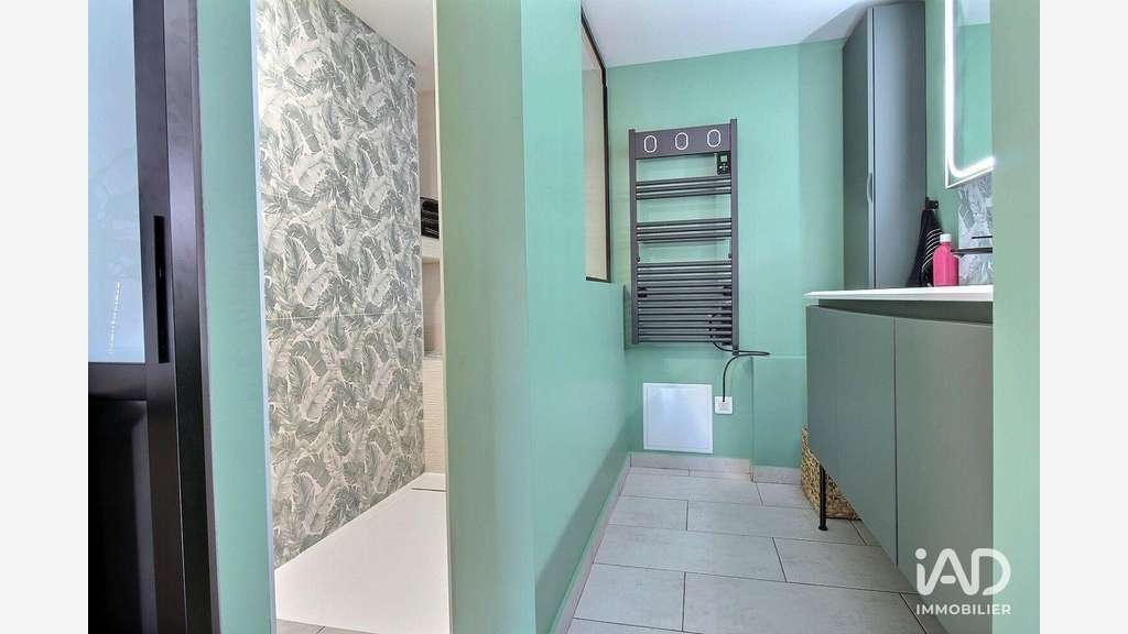 A louer local professionnel rénové 60m² à Peynier