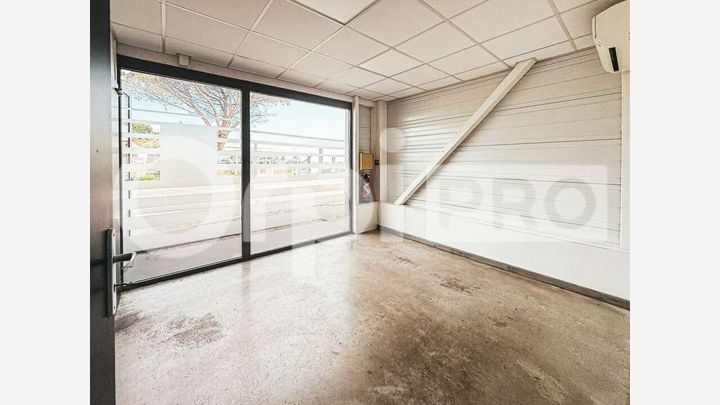 Local commercial 220m² à louer à Peyrehorade 