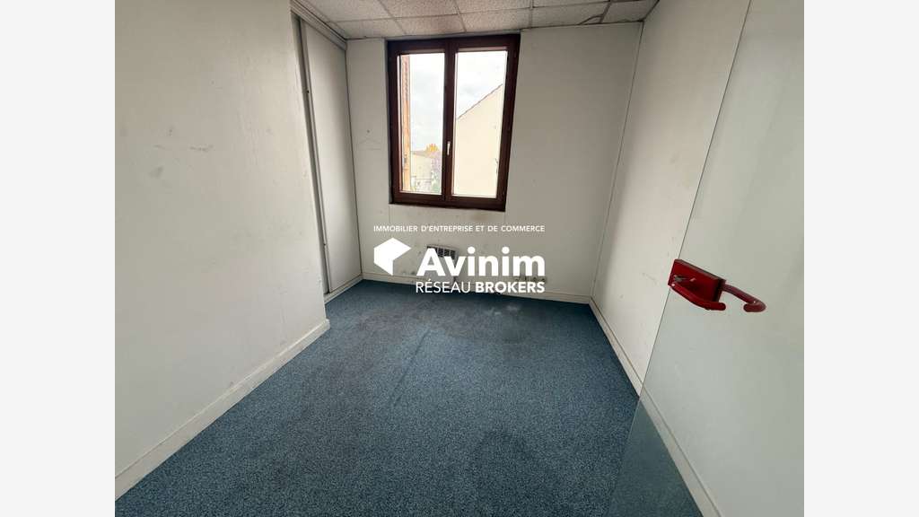 A louer local indépendant 340m² à Pierrelaye