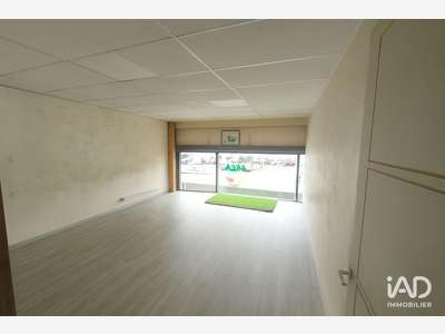 A louer local commercial de 195m² en za à Pirey