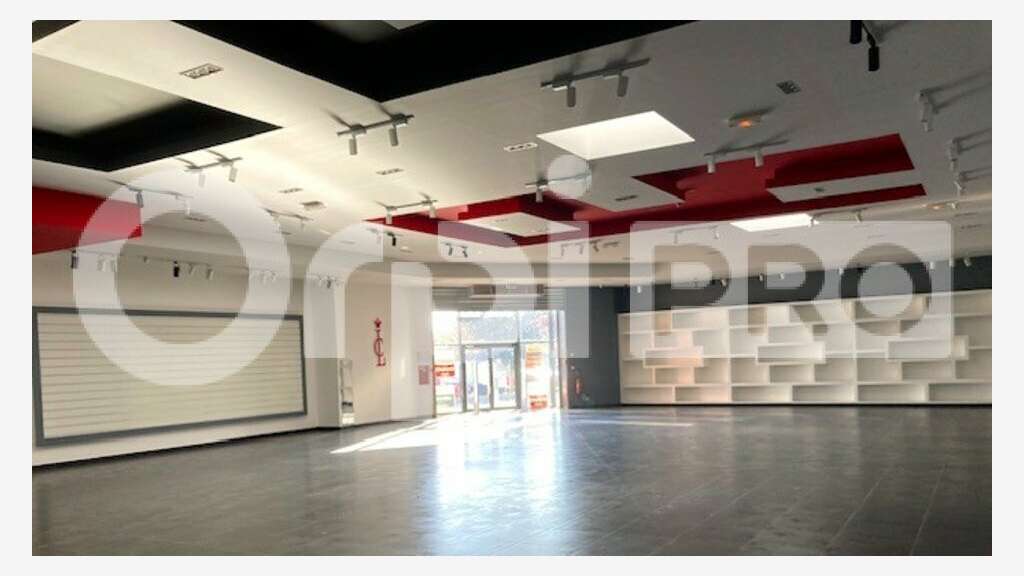 Local Commercial avec vitrine