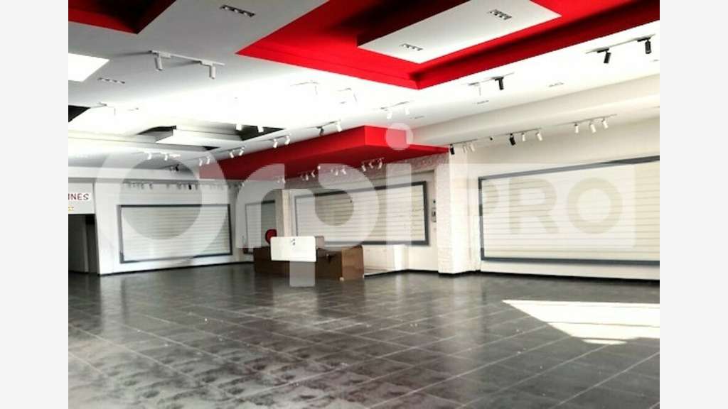 Local Commercial avec vitrine
