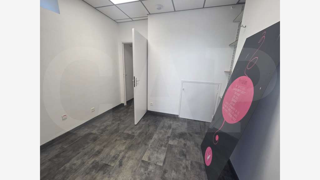 A louer local commercial de 27m² à Plaintel centre