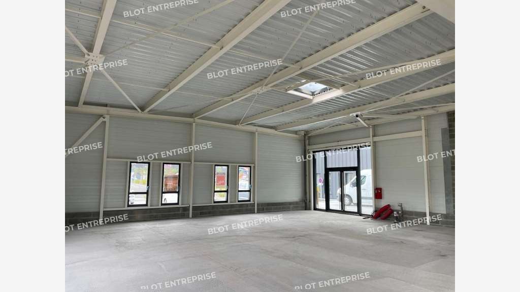 A louer local commercial de 150m² à Plechâtel