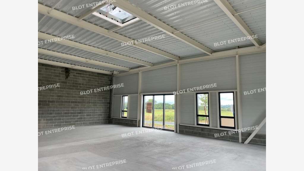 A louer local commercial de 150m² à Plechâtel