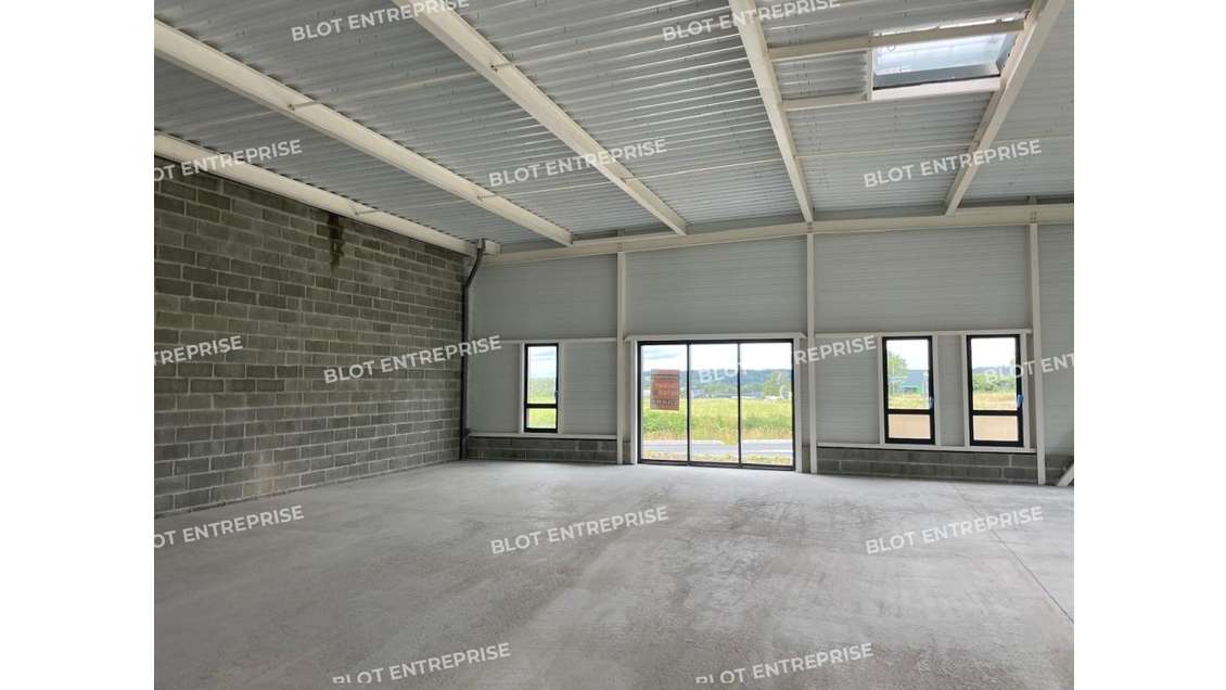 A louer local commercial de 150m² à Plechâtel