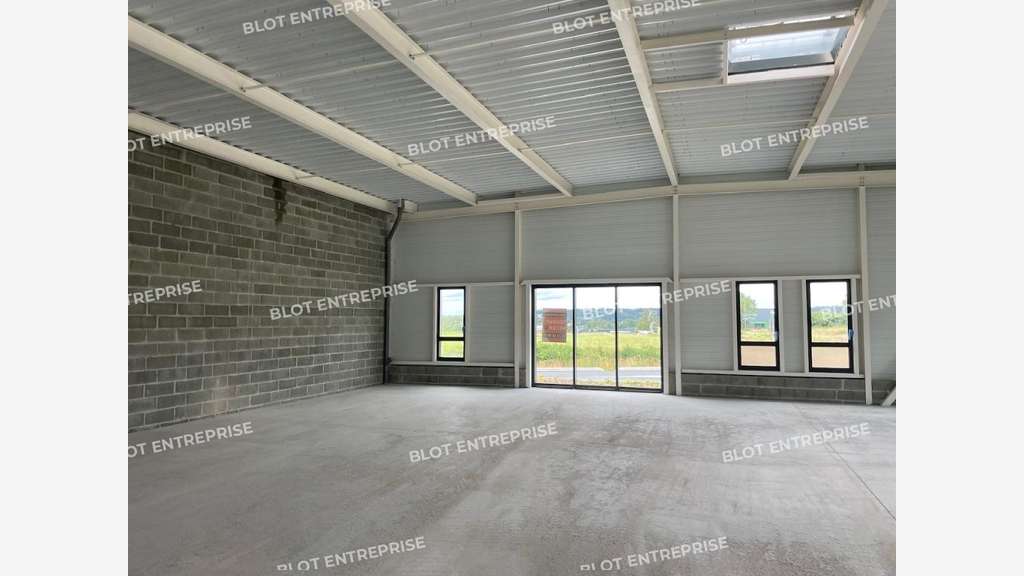 A louer local commercial de 150m² à Plechâtel