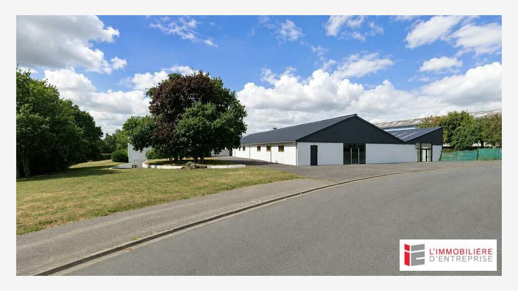 Local commercial 1100m² à louer en ZA à Plérin 