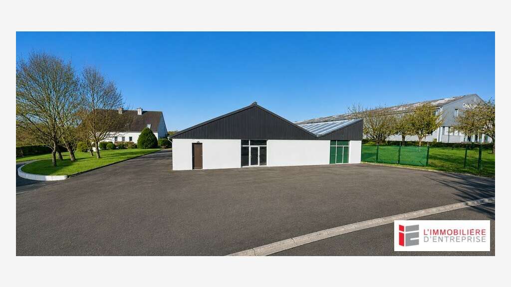 Local commercial 1100m² à louer en ZA à Plérin 