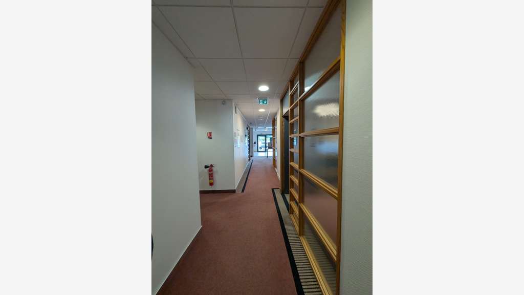 Loue local commercial de 182m² à Vannes Nord Ouest