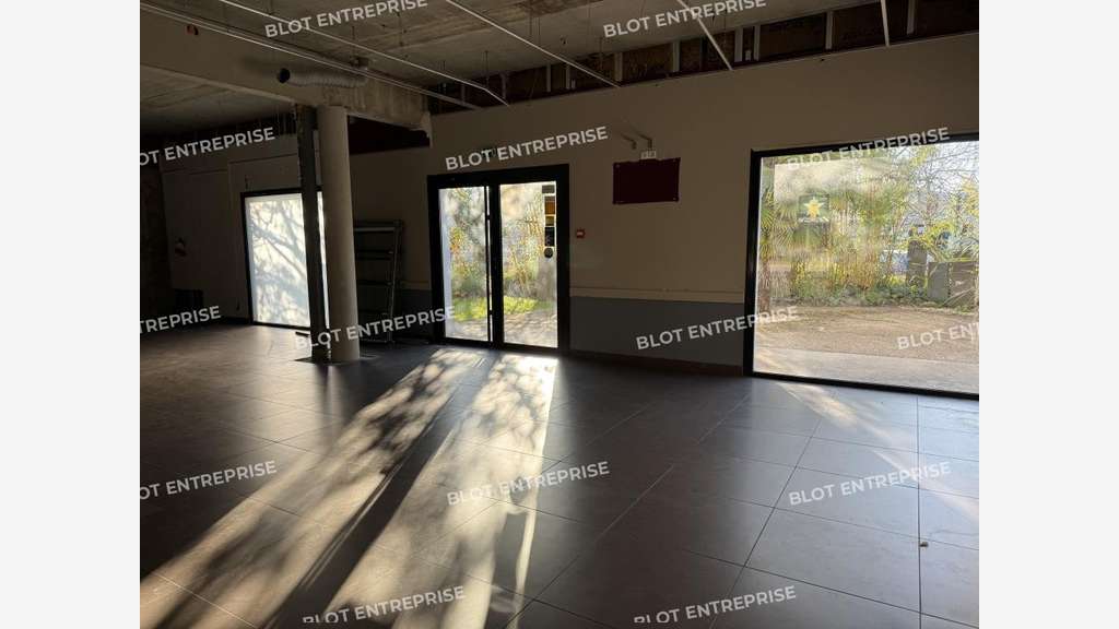 A louer local professionnel 151m² Vannes Plescop
