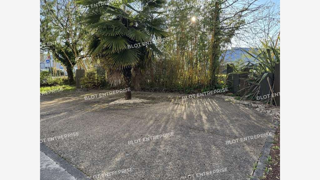 A louer local professionnel 151m² Vannes Plescop