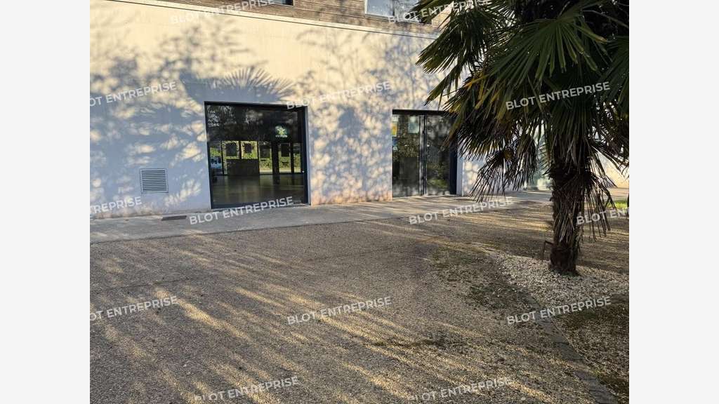 A louer local professionnel 151m² Vannes Plescop
