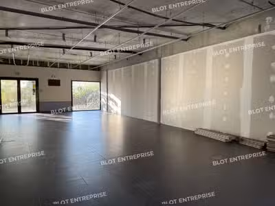 Loue local bureaux commerce 100m² Vannes Plescop
