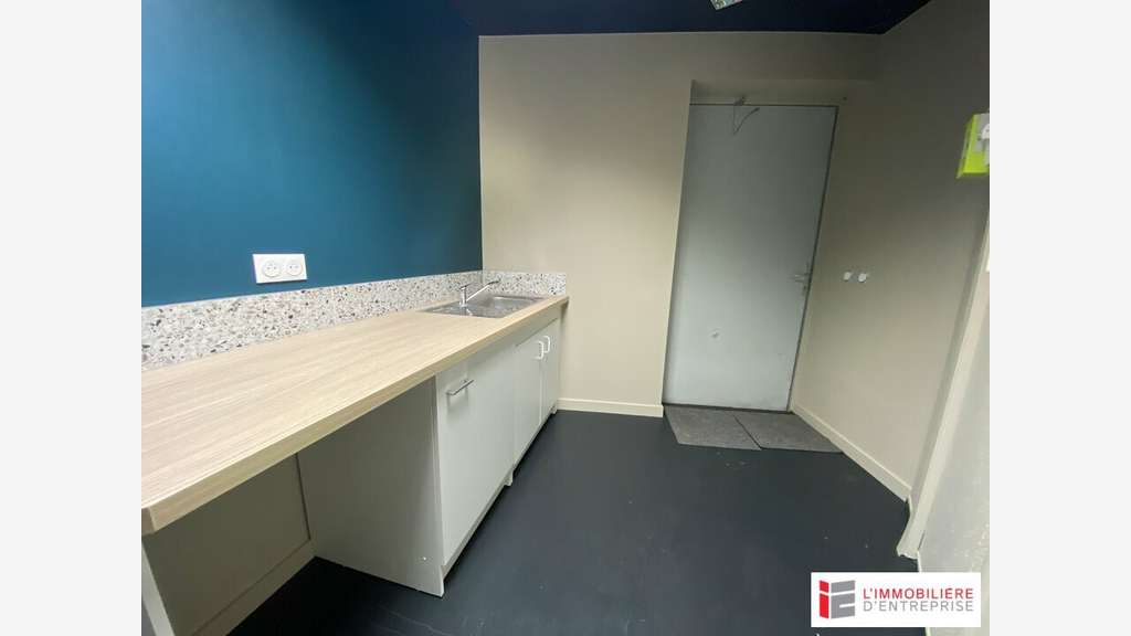 A louer local commercial de 68m² en zc Pleumeleuc